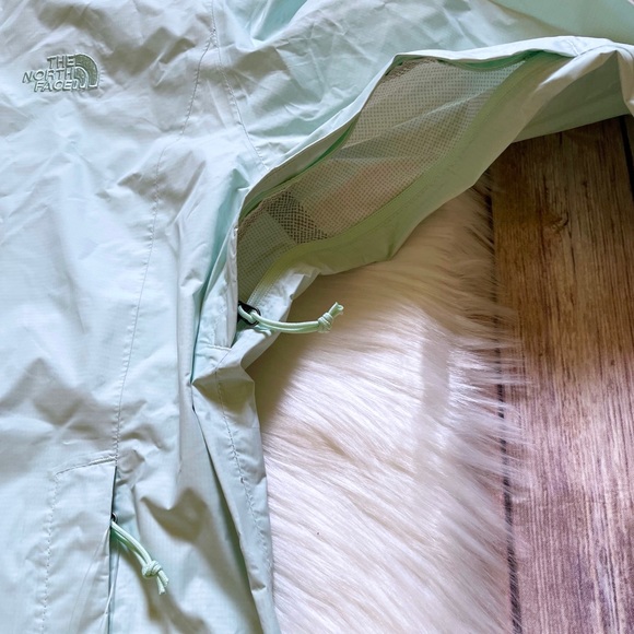 The North Face Women’s Venture 2 Rain Jacket In Misty Jade - Picture 4 of 9